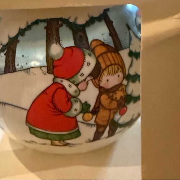 Vintage Hallmark Unbreakable Ball Ornament - Picture 3 of 7